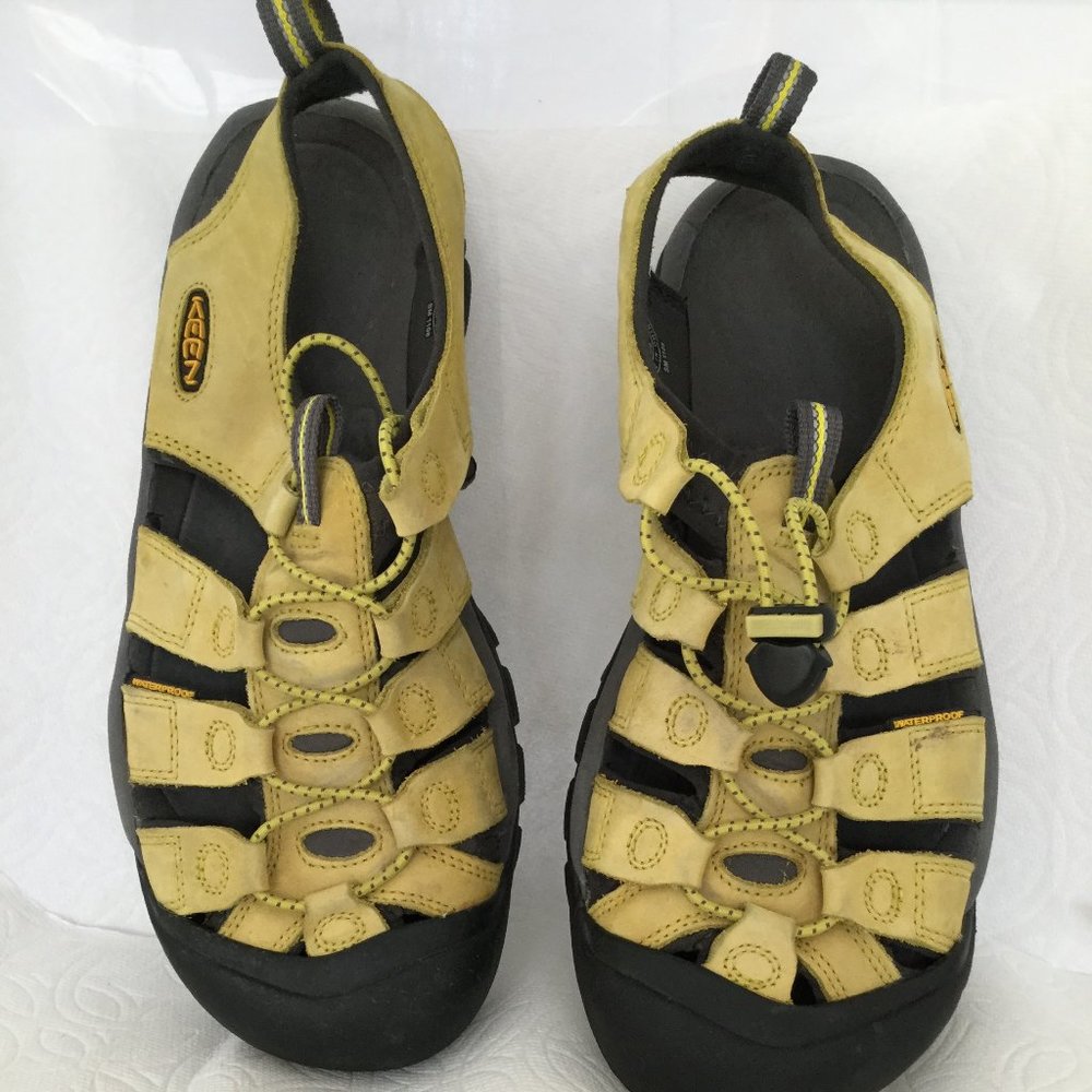 MENS SIZE 10 KEEN LEATHER SANDALS